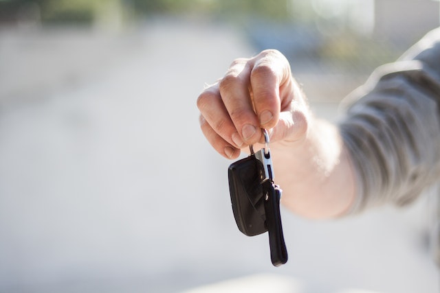 10 Important Steps to Follow When Borrowing Someone Else’s Car